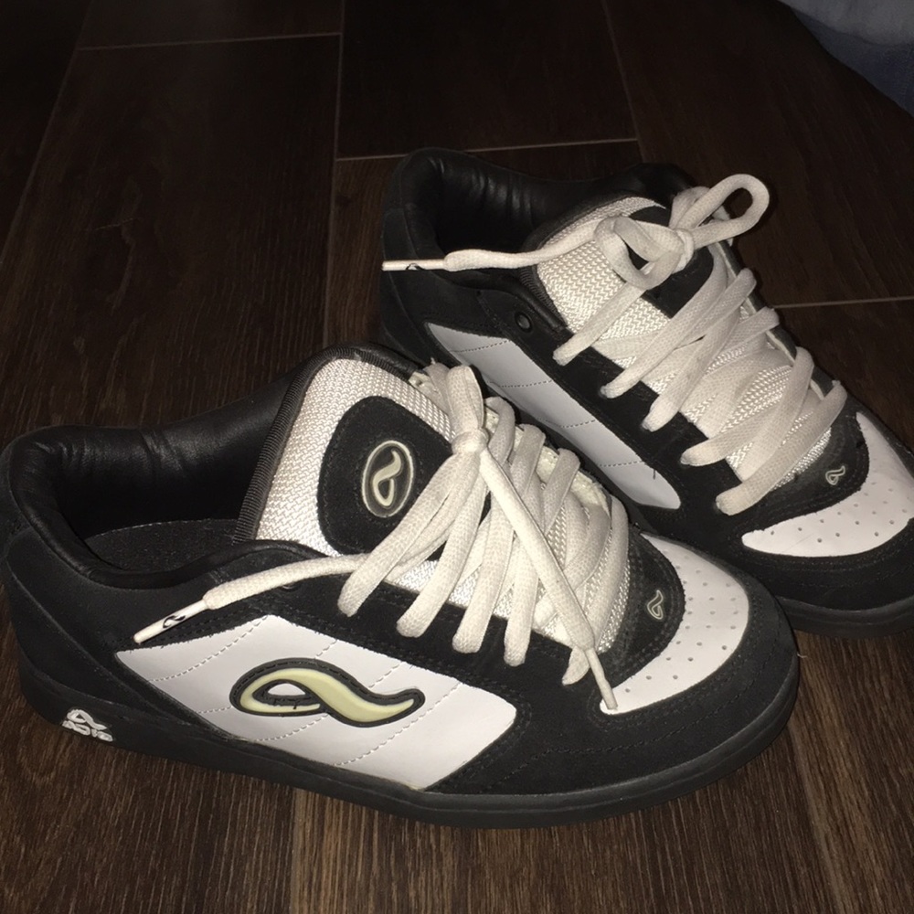 Adio skate shoes size 7